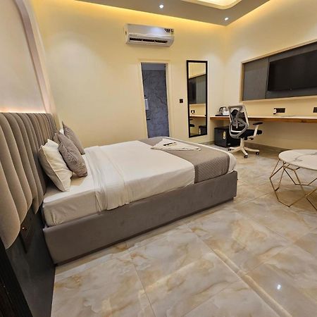 Hotel The Glass House Greater Noida Extérieur photo