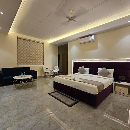 Hotel The Glass House Greater Noida Extérieur photo