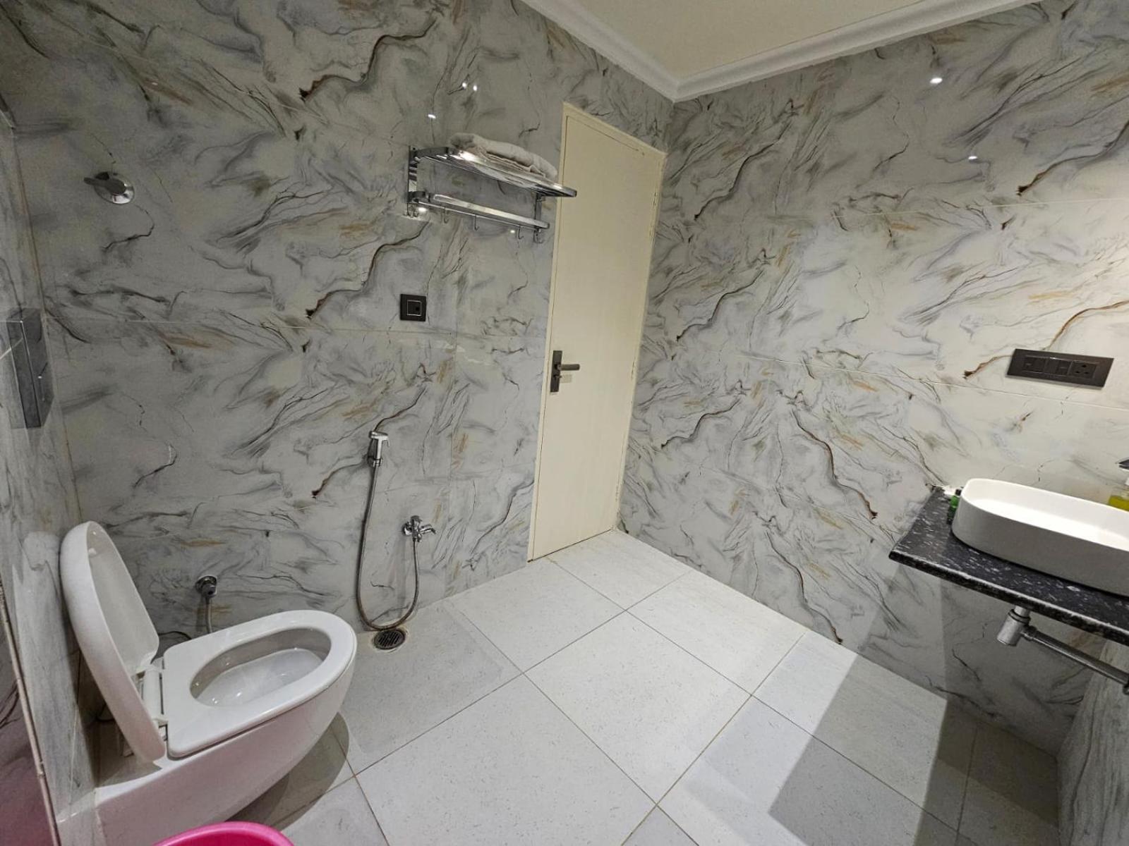 Hotel The Glass House Greater Noida Extérieur photo