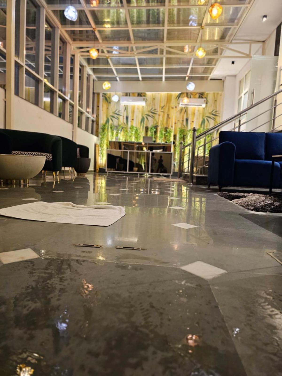 Hotel The Glass House Greater Noida Extérieur photo