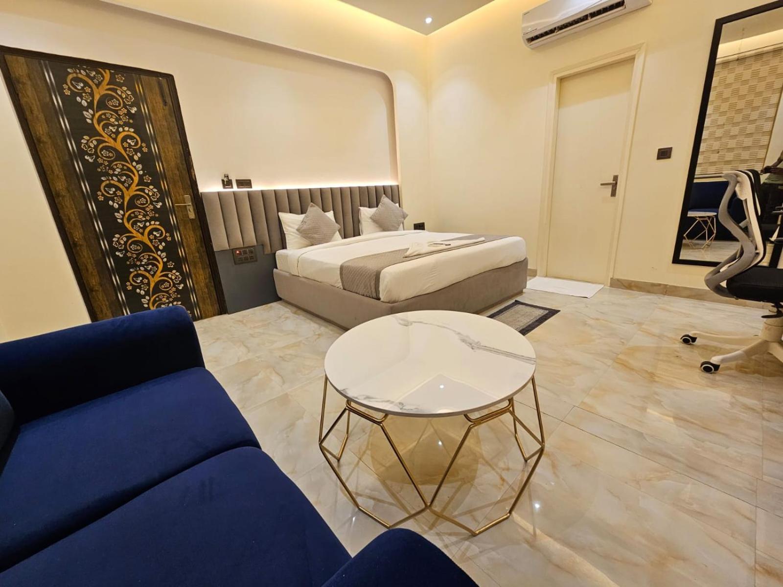 Hotel The Glass House Greater Noida Extérieur photo