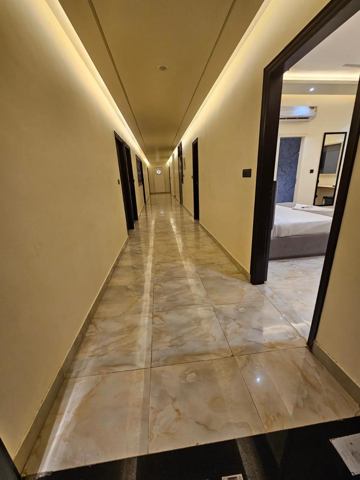 Hotel The Glass House Greater Noida Extérieur photo