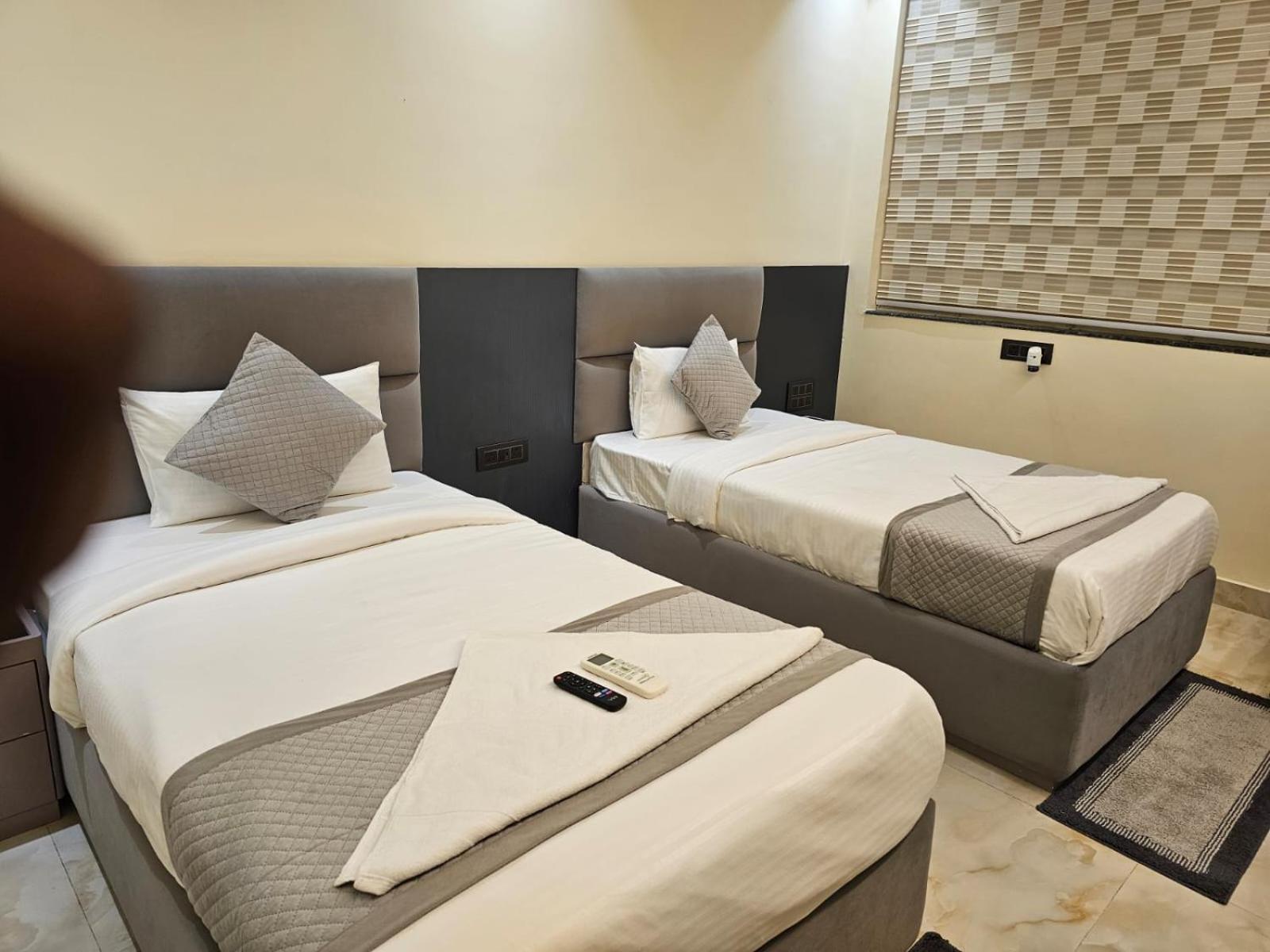 Hotel The Glass House Greater Noida Extérieur photo