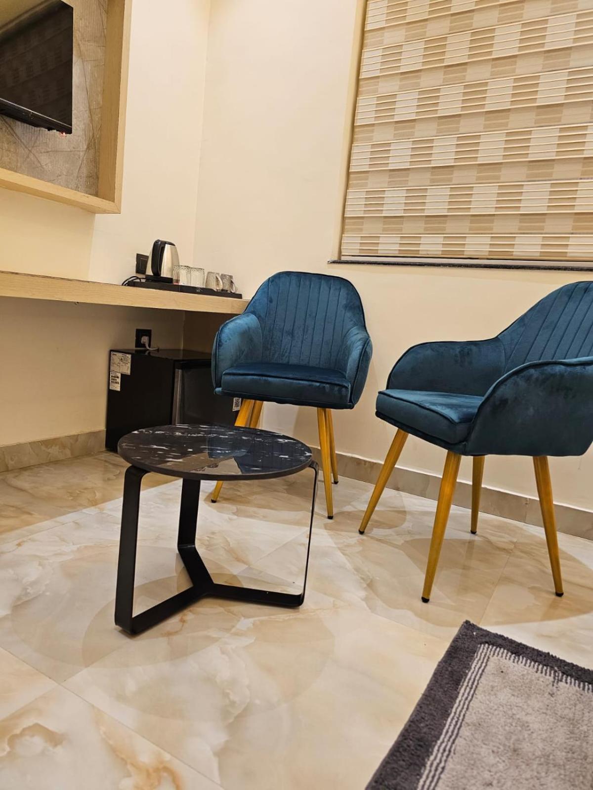 Hotel The Glass House Greater Noida Extérieur photo