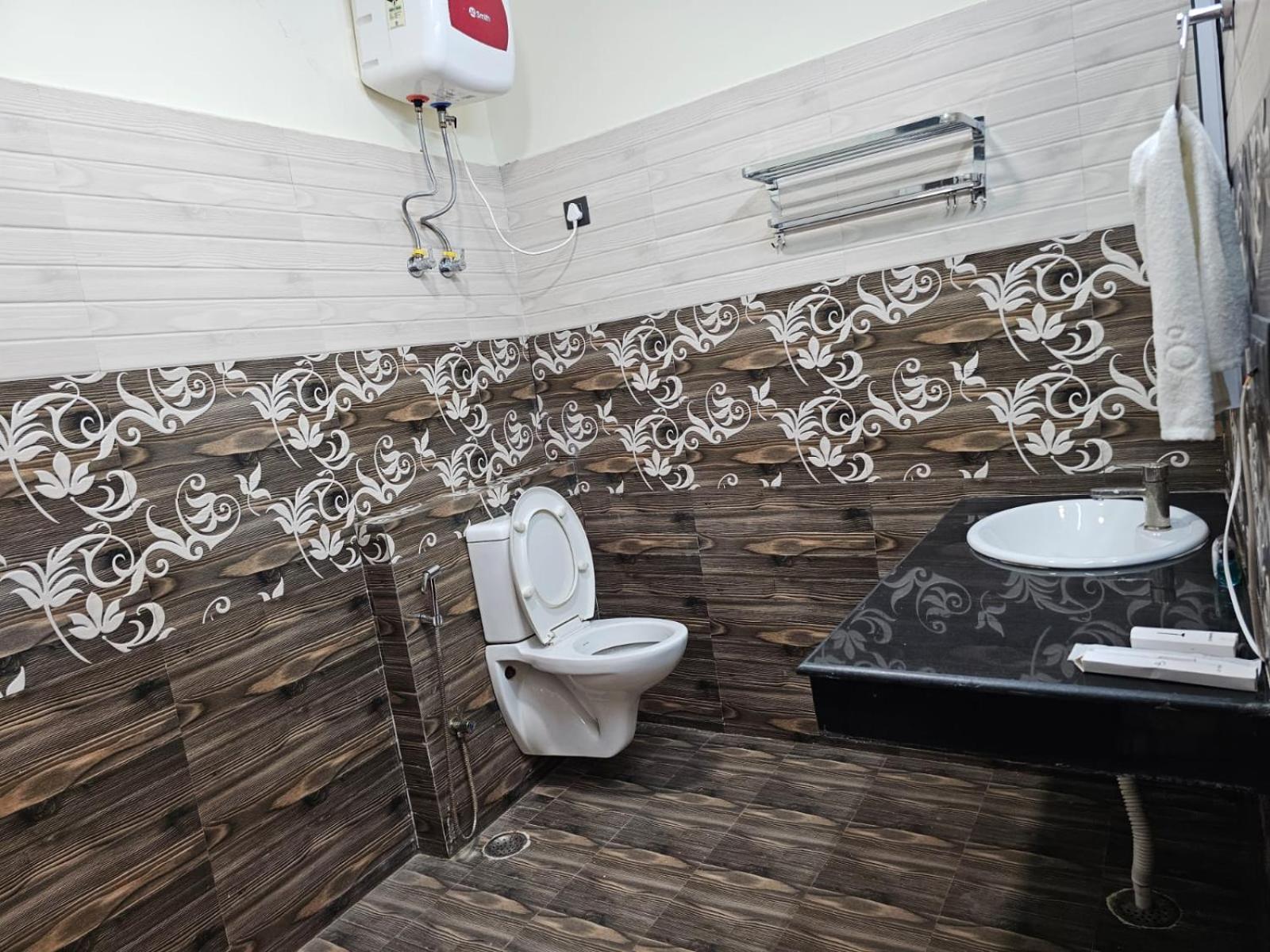 Hotel The Glass House Greater Noida Extérieur photo