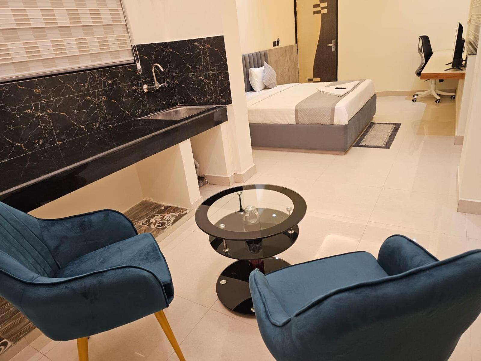 Hotel The Glass House Greater Noida Extérieur photo