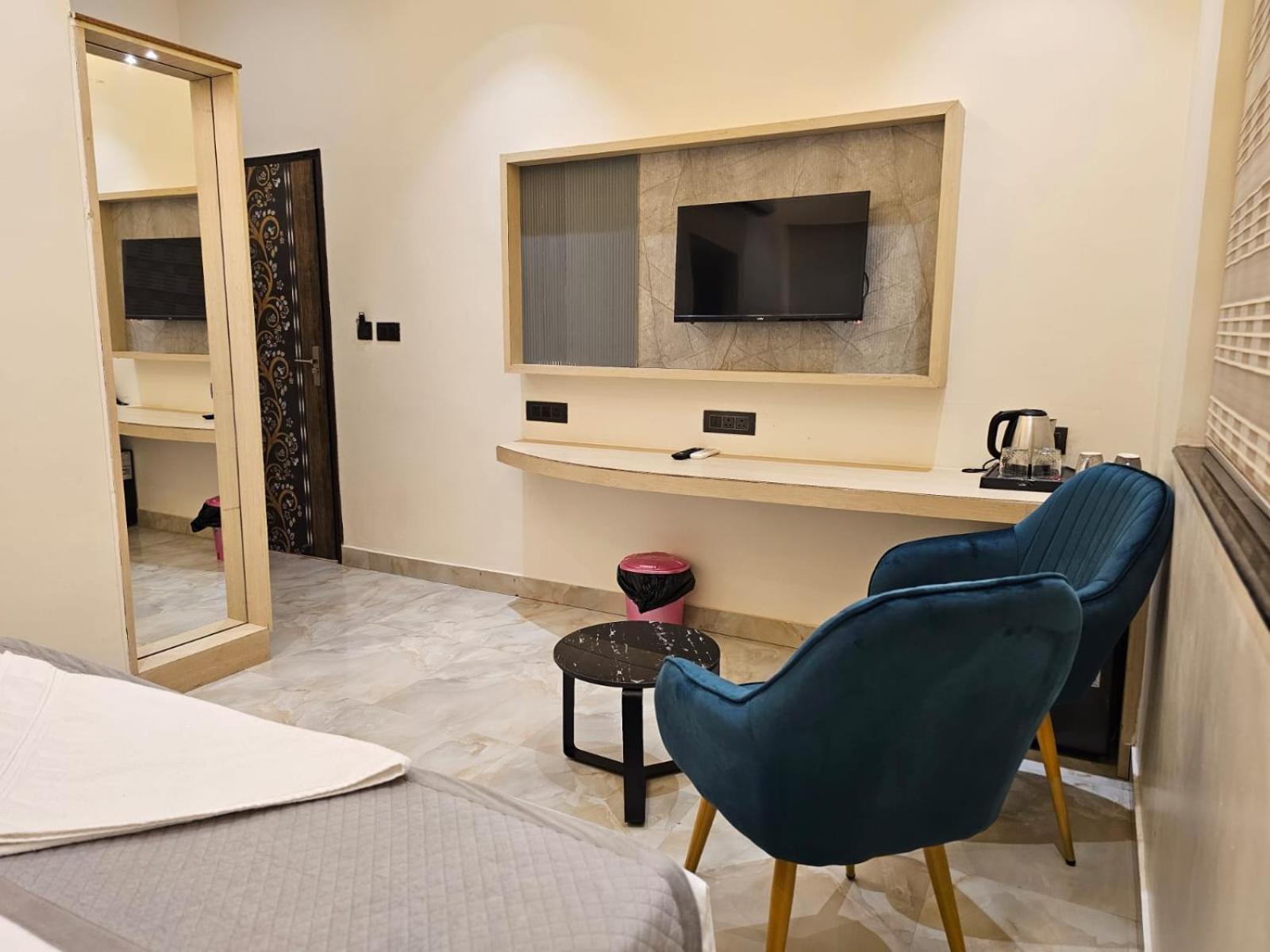 Hotel The Glass House Greater Noida Extérieur photo