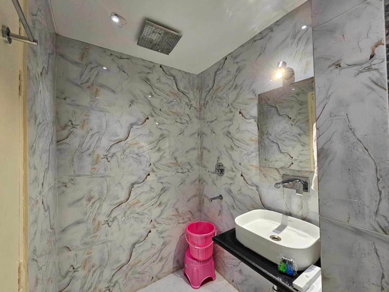 Hotel The Glass House Greater Noida Extérieur photo