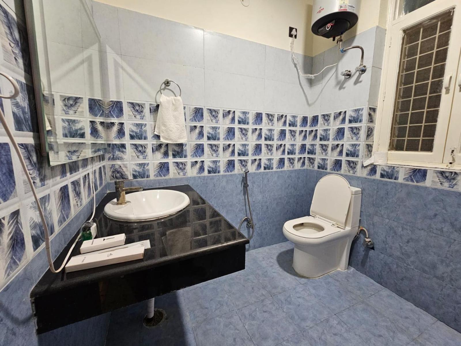 Hotel The Glass House Greater Noida Extérieur photo