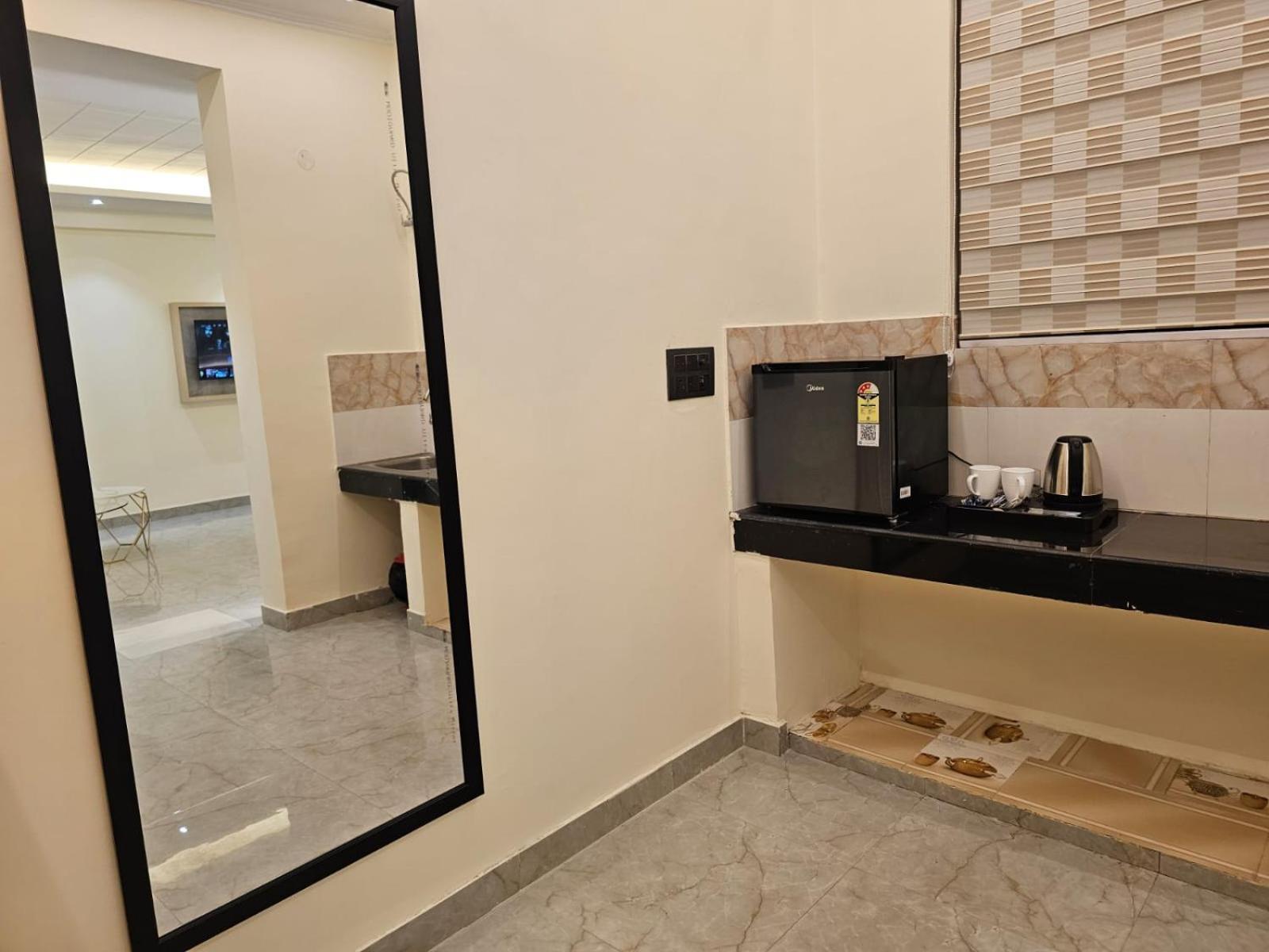Hotel The Glass House Greater Noida Extérieur photo