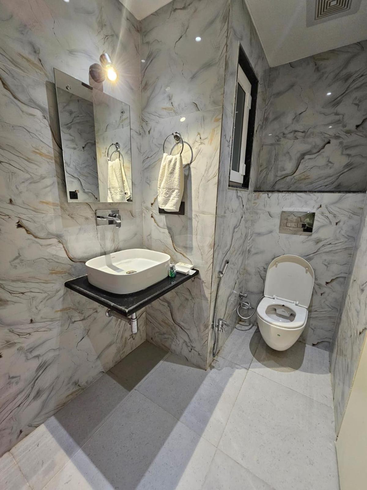 Hotel The Glass House Greater Noida Extérieur photo