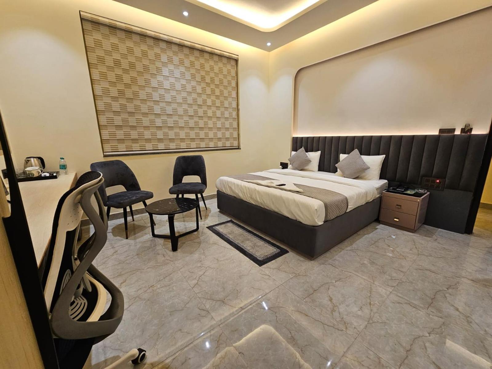 Hotel The Glass House Greater Noida Extérieur photo