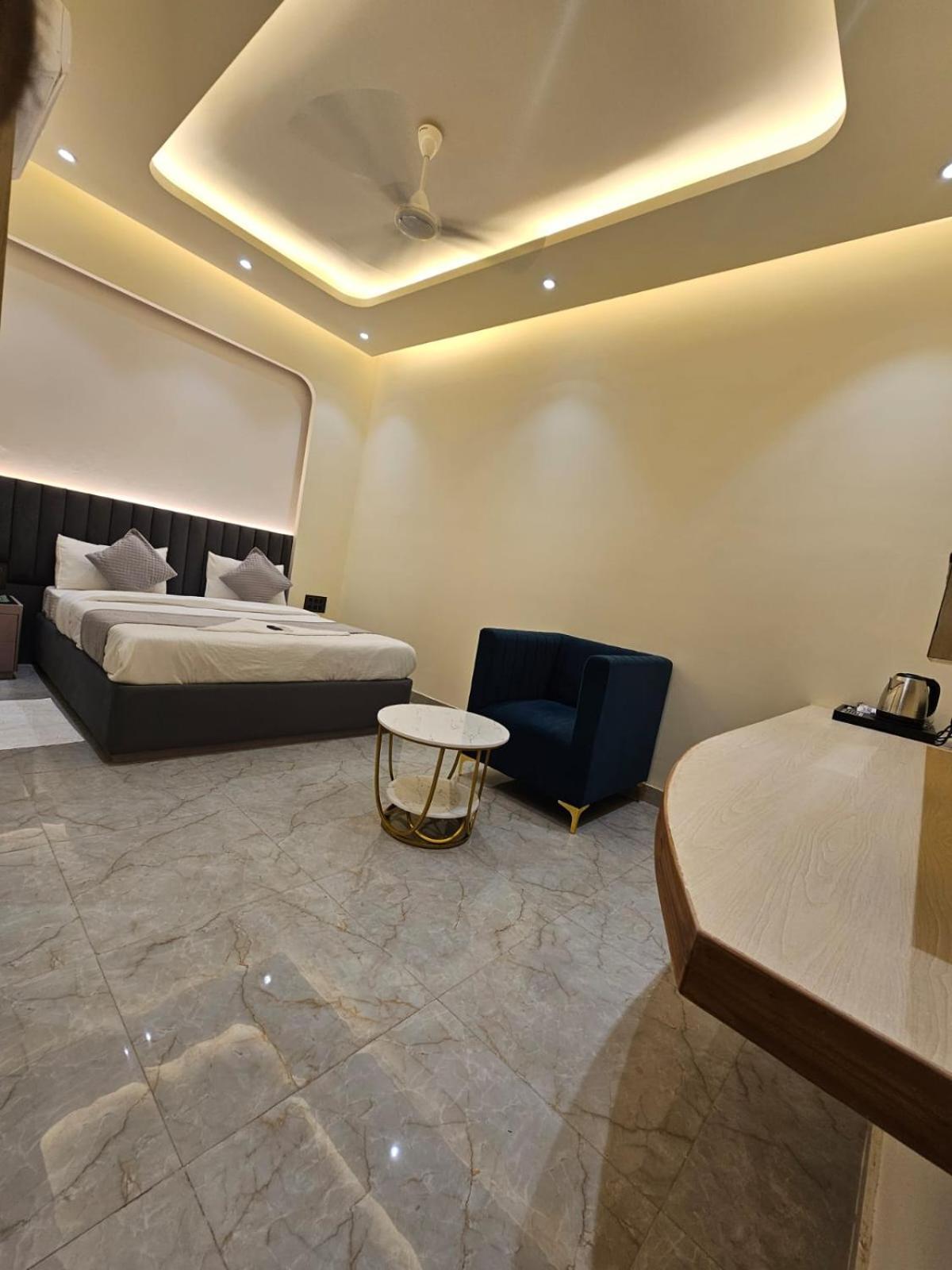 Hotel The Glass House Greater Noida Extérieur photo