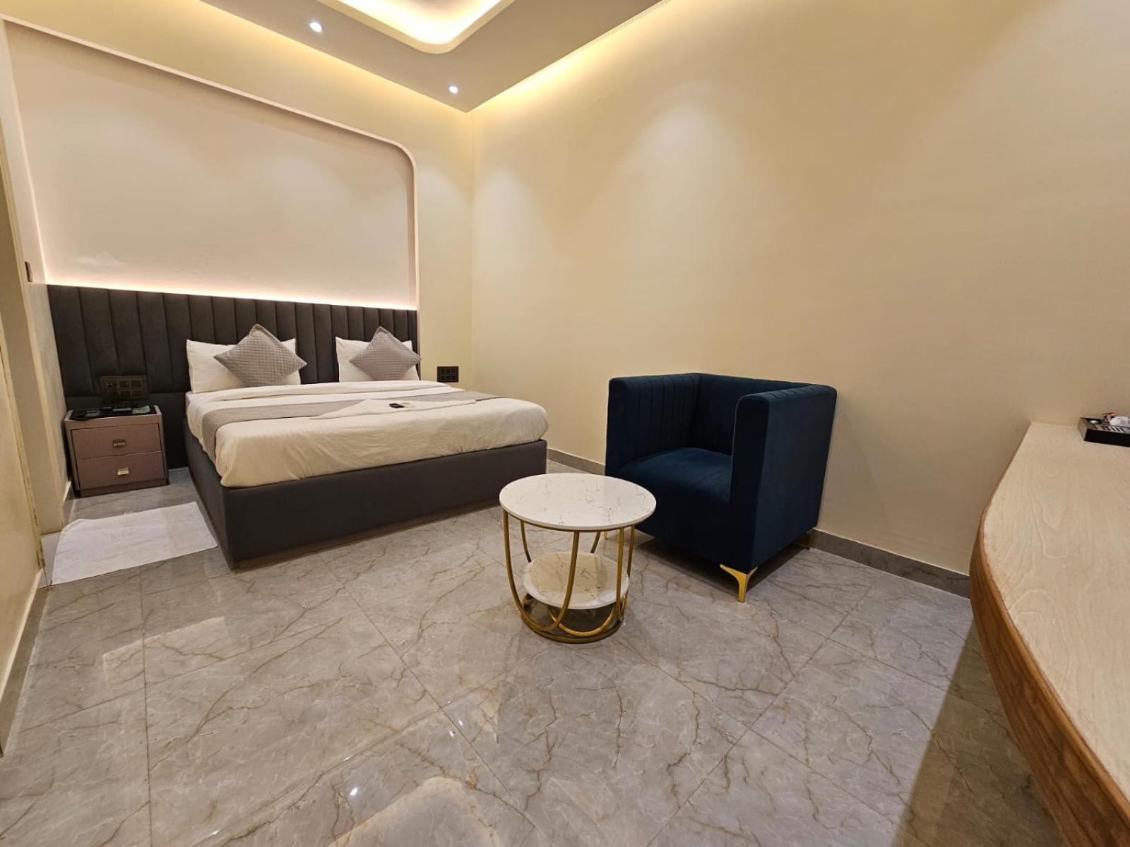 Hotel The Glass House Greater Noida Extérieur photo