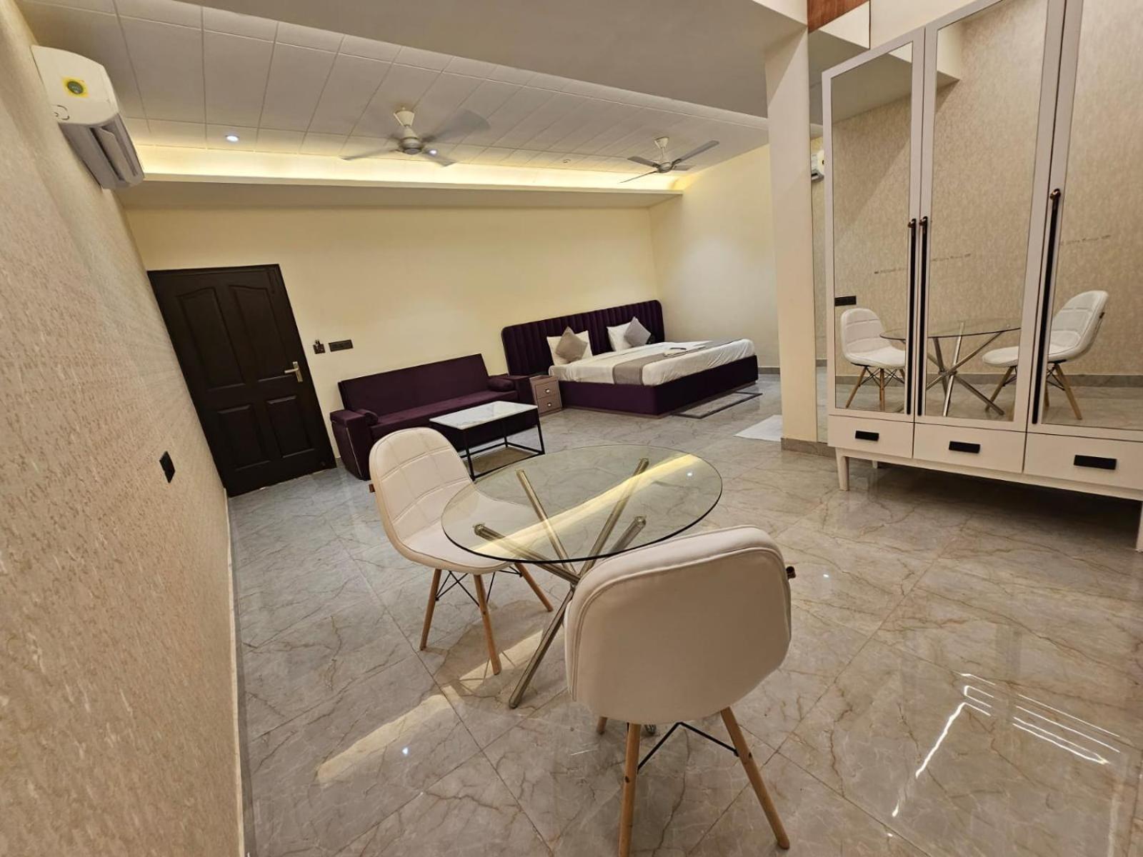 Hotel The Glass House Greater Noida Extérieur photo