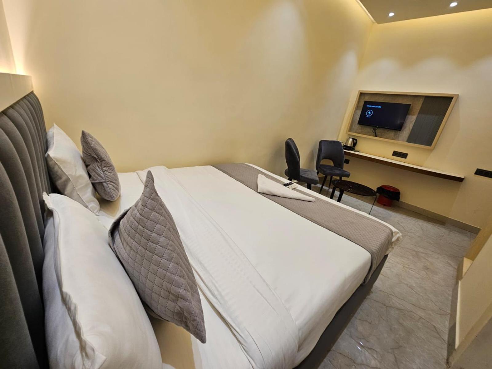 Hotel The Glass House Greater Noida Extérieur photo
