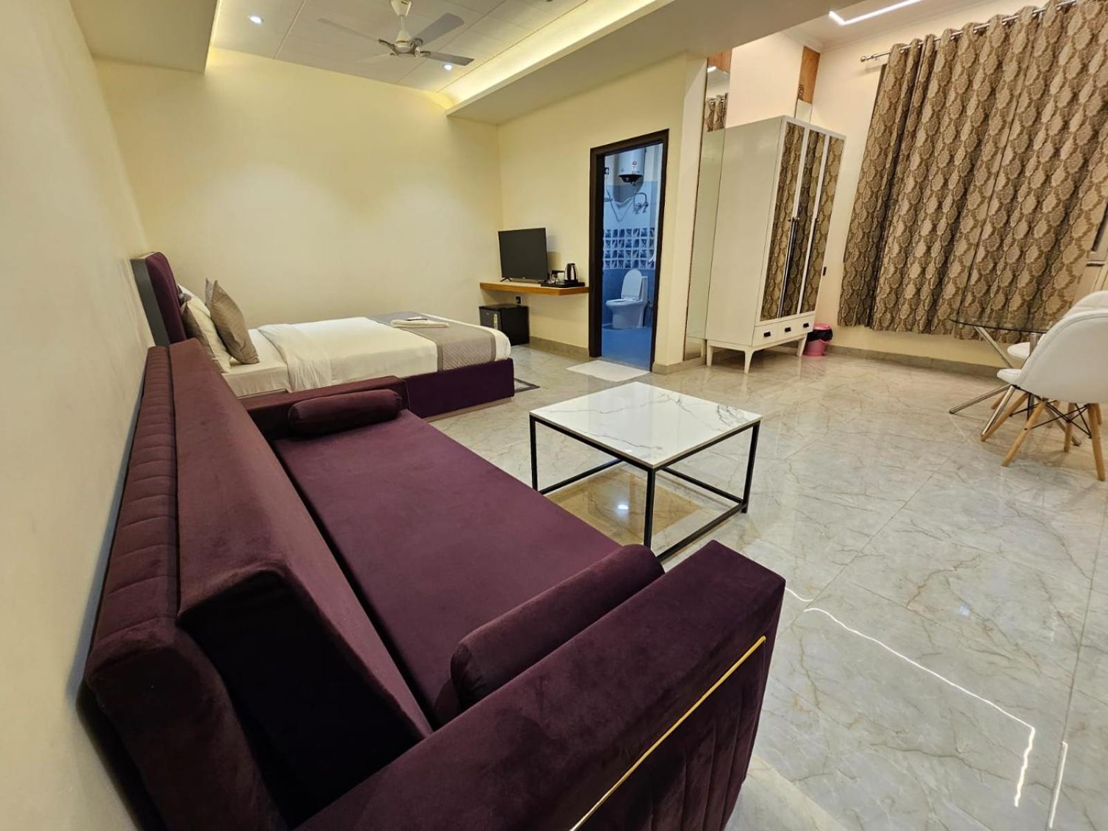 Hotel The Glass House Greater Noida Extérieur photo